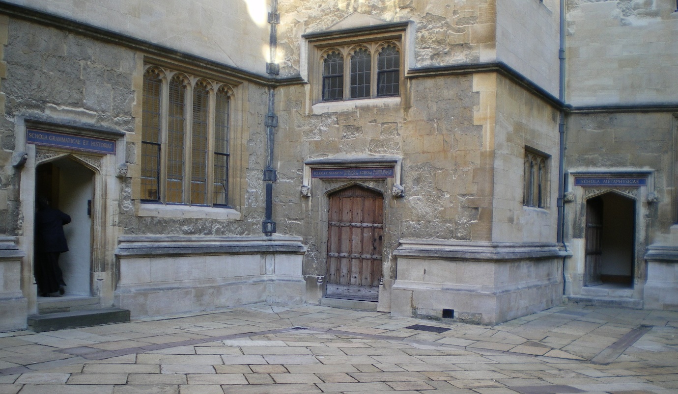 Bodleian Courtyard © Vivienne Larminie 